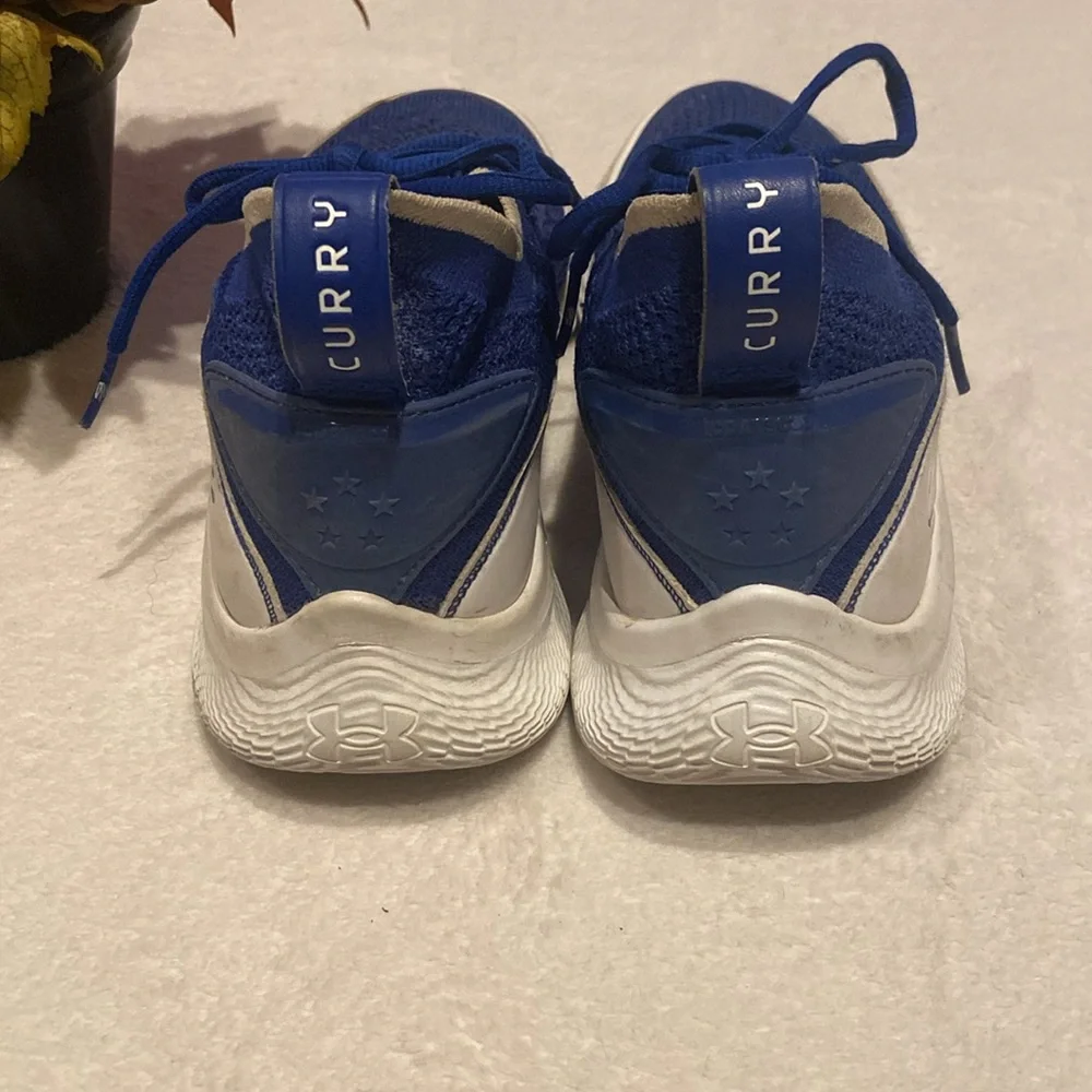 UNDER ARMOUR CURRY 8 Flow Like Water Size 6Y Sneakers